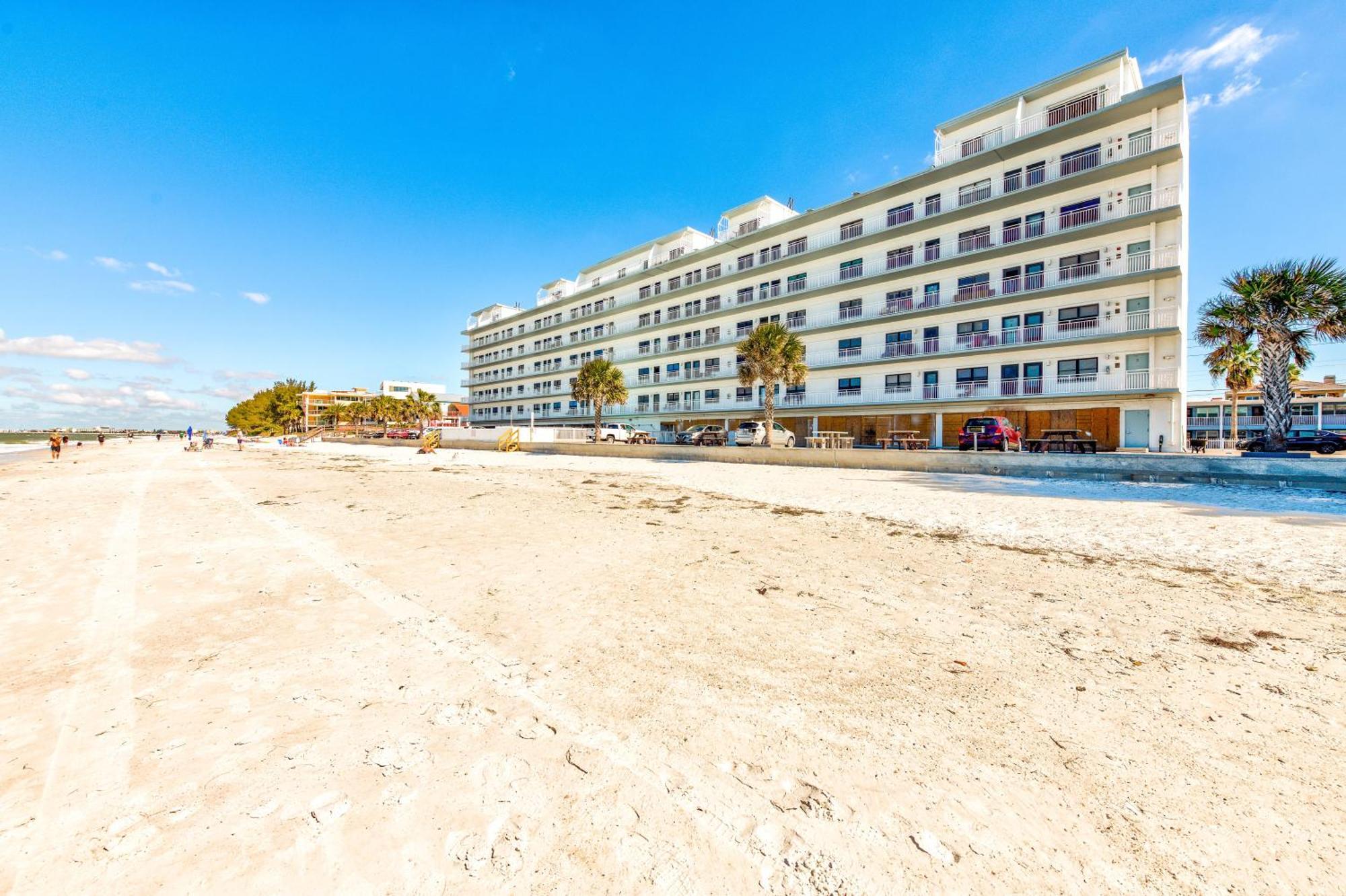 Sunset Chateau 409 St. Pete Beach Exterior photo