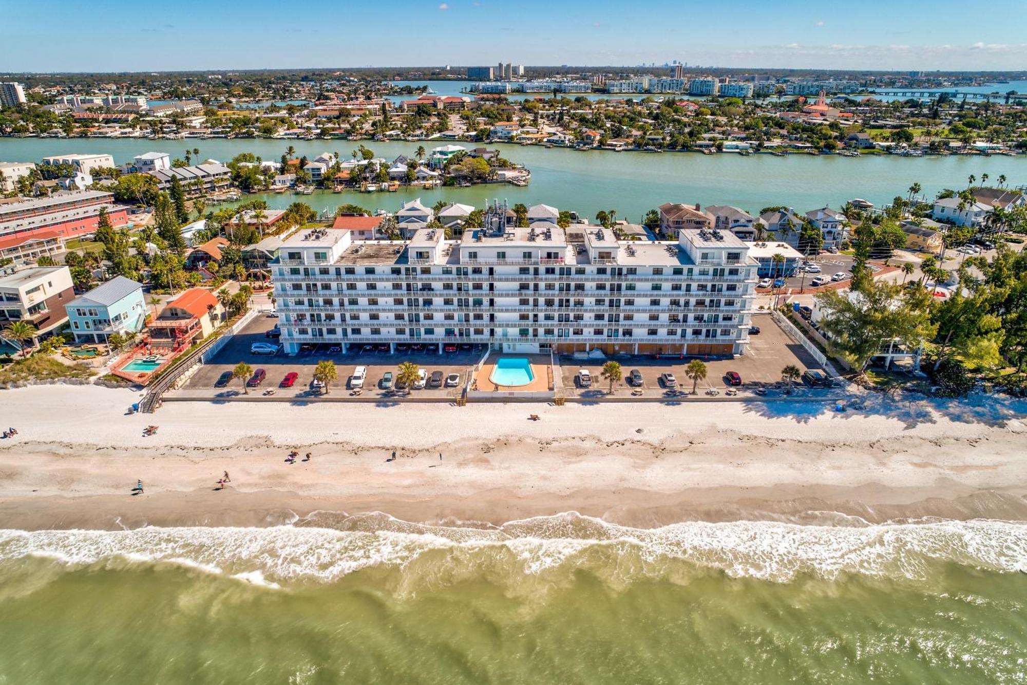 Sunset Chateau 409 St. Pete Beach Exterior photo