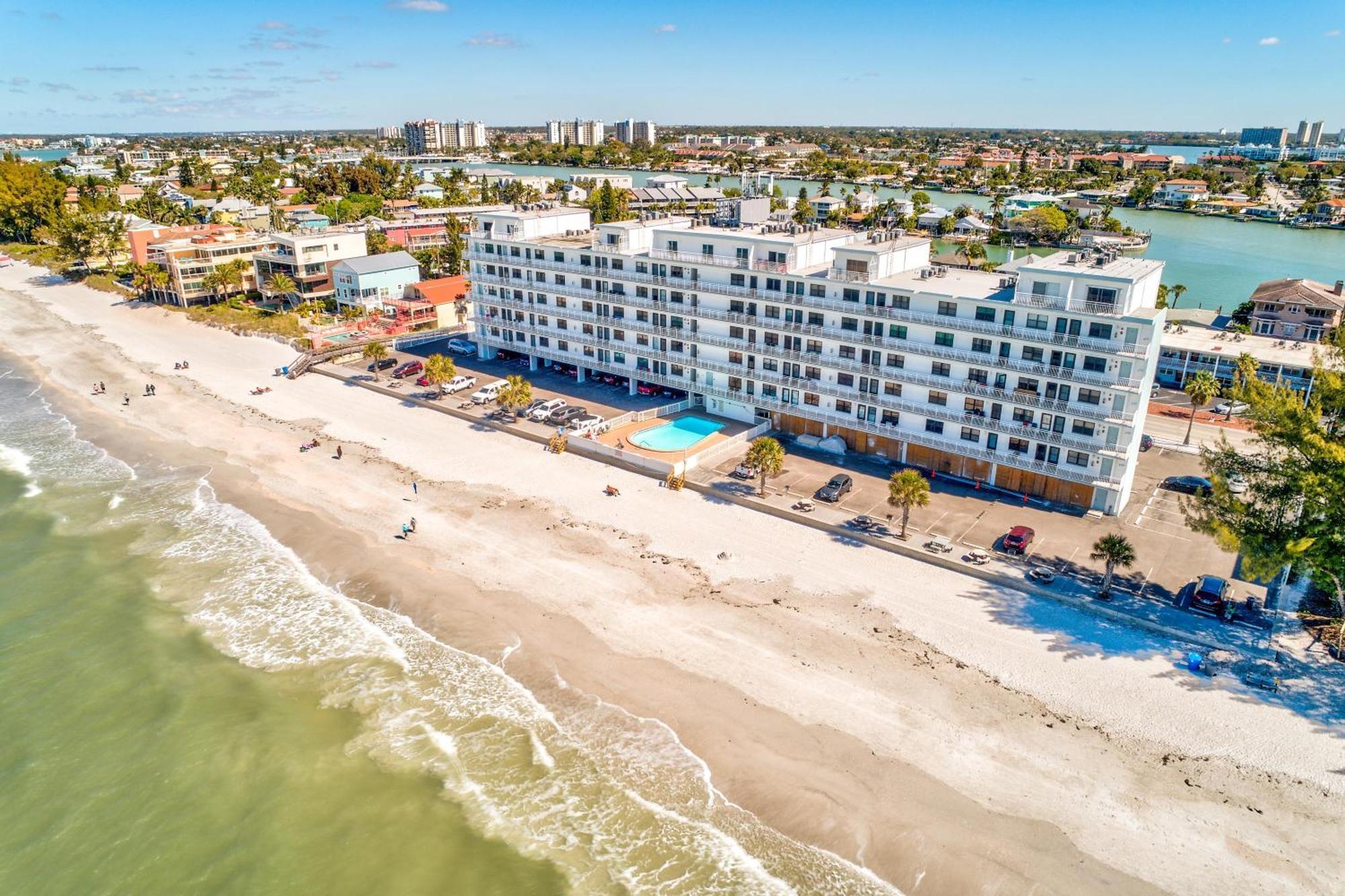 Sunset Chateau 409 St. Pete Beach Exterior photo
